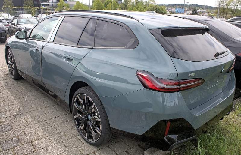 BMW i5 Touring (G61) — zdjęcie ze zbiorów Wikimedia Commons