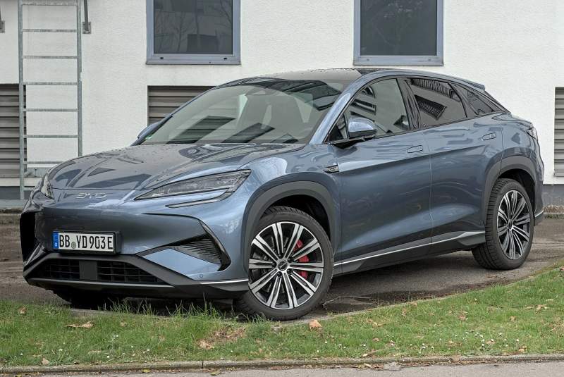 BYD Sealion 7 — elektryczny SUV-coupe, ujęcie w trzech czwartych od przodu