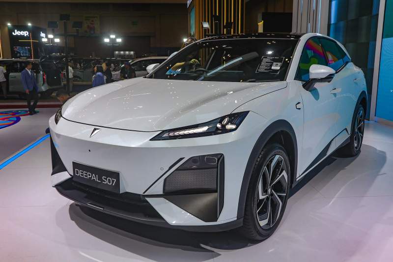 Deepal S07 — elektryczny SUV, ujęcie z przodu