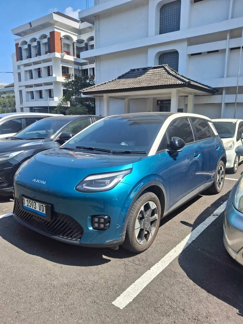 GAC Aion UT — miejski elektryczny crossover, ujęcie z przodu