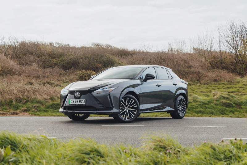 Lexus RZ 500e Premium Plus BiTone – widok z zewnątrz