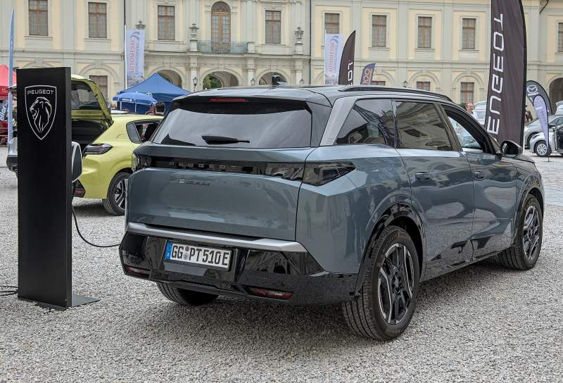 Peugeot e-5008 — zdjęcie ze zbiorów Wikimedia Commons