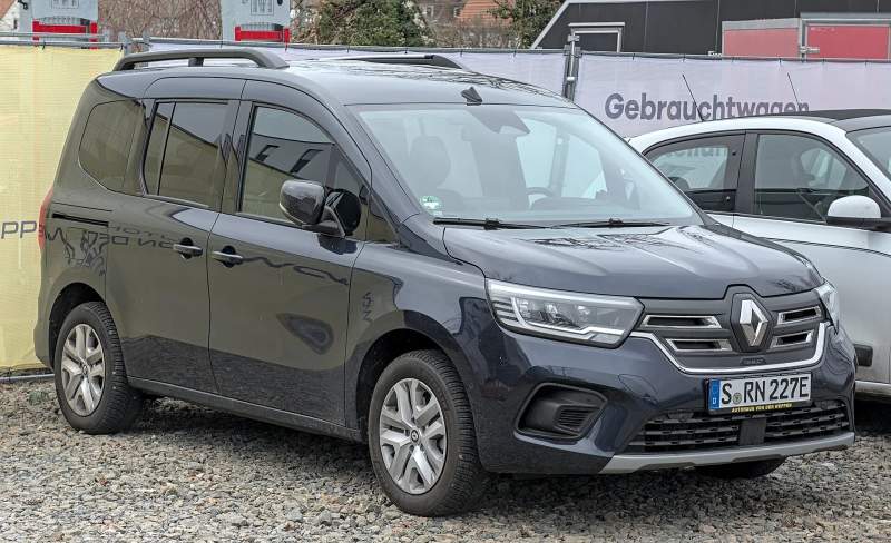 Renault Kangoo E-Tech Electric — elektryczny samochód, ujęcie z przodu