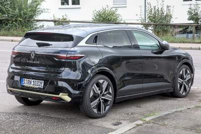 Odświeżony Renault Megane E-Tech z baterią LFP 67 kWh i 493 km WLTP. Ruszyły zamówienia