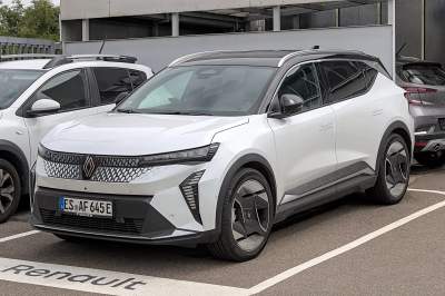 Renault wyda 600 mln euro na fabryki w Hiszpanii. Dwa elektryczne kompakty z 800 V