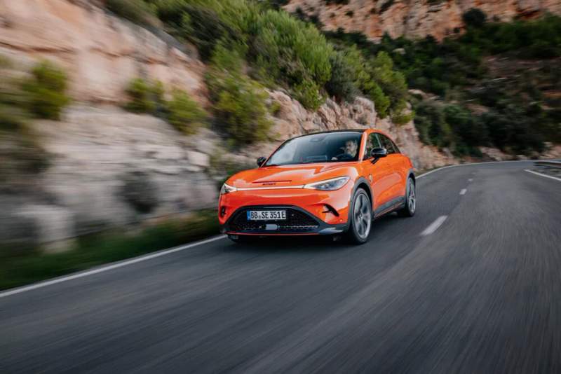 smart #3 BRABUS w kolorze pomarańczowym (Photon Orange) w ruchu