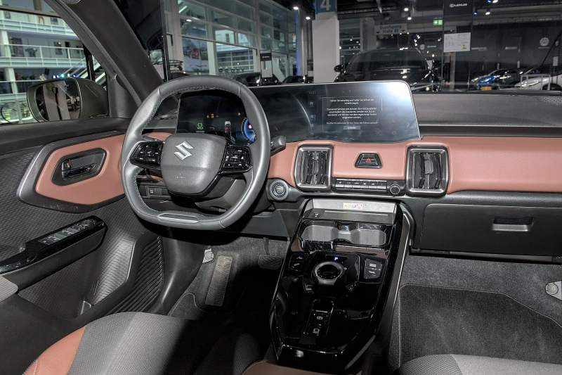 Suzuki e Vitara na Auto Zürich 2025 — zdjęcie ze zbiorów Wikimedia Commons