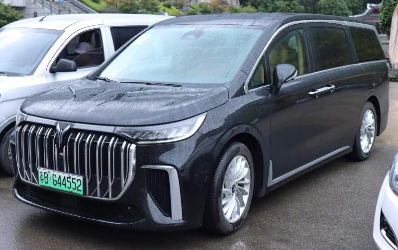Voyah Dream — luksusowy 7-osobowy minivan elektryczny