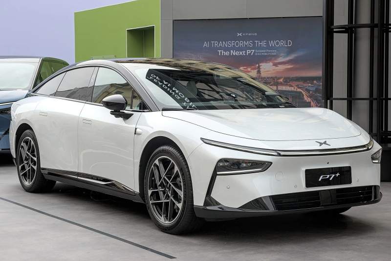 Xpeng P7+ — elektryczny liftback, ujęcie z przodu