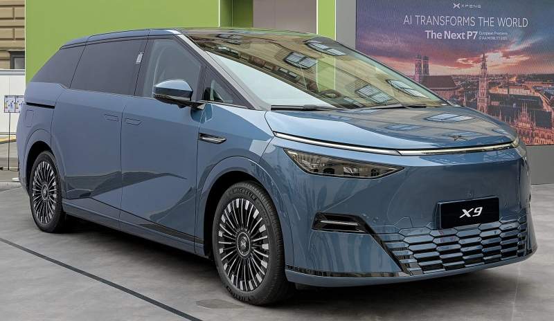 Xpeng X9 — elektryczny van 7-osobowy, ujęcie z przodu